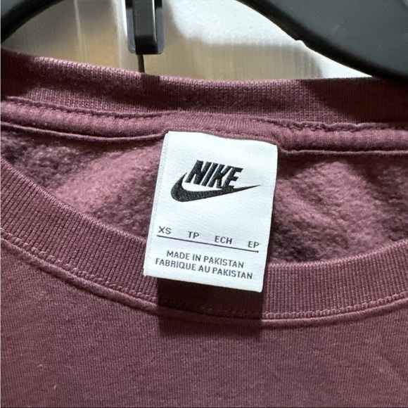 Nike women’s extra small crewneck - Picture 2 of 4